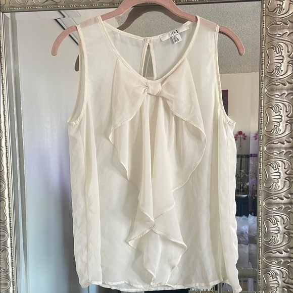 XXI forever 21 Cream Sleeveless Ruffled Blouse-Large - Picture 1 of 6
